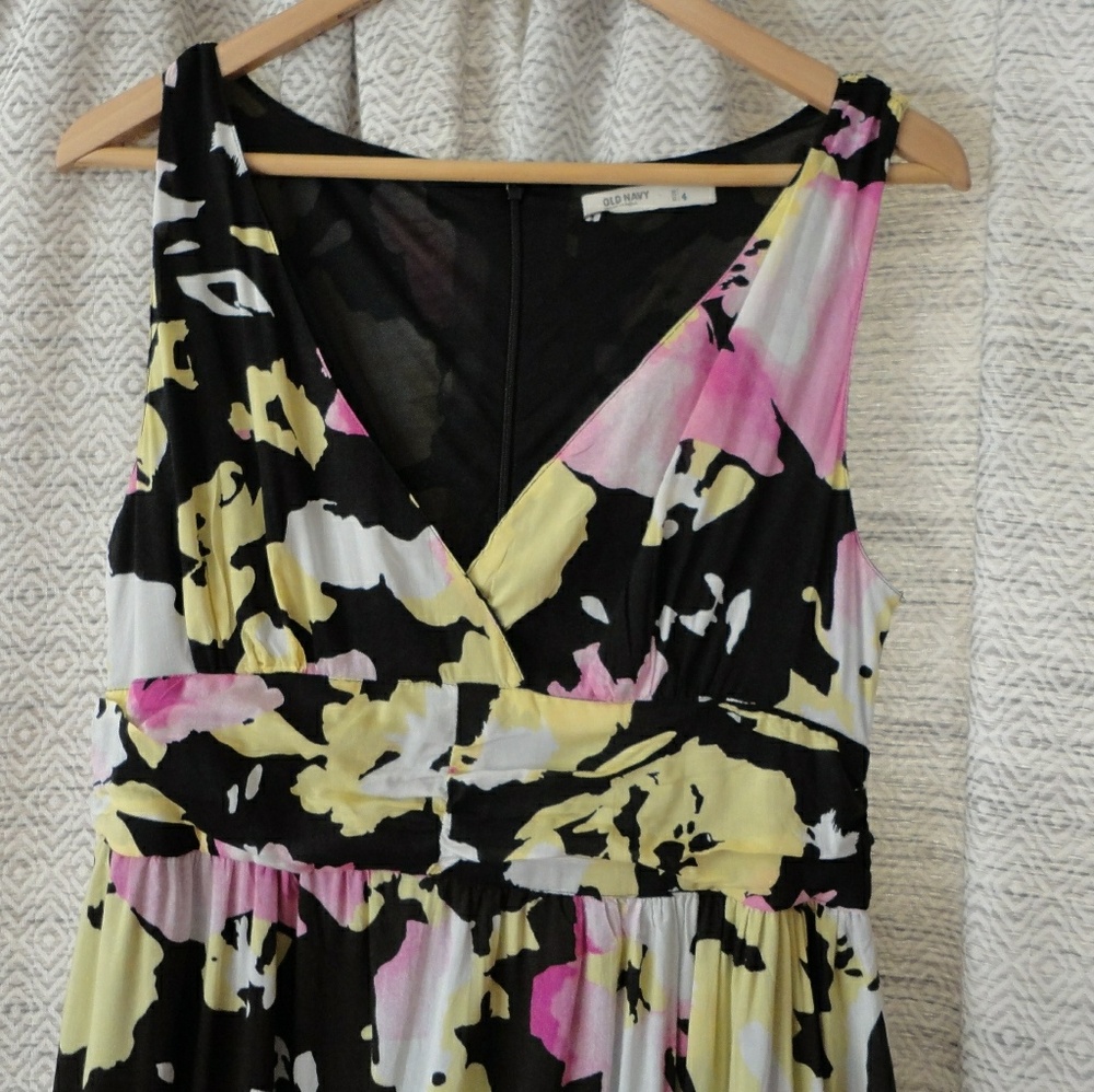 5/$25 Old Navy Floral Maxi Dress Black Size 4 - Picture 3 of 6